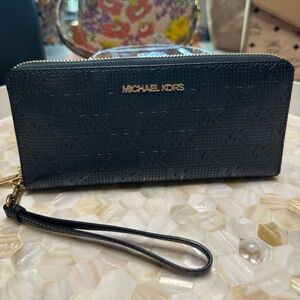 Michael Kors Jet Set Wallet Wristlet So Good!